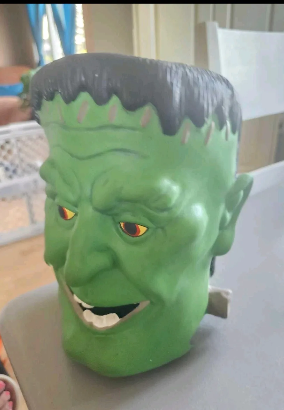 Moving and Singing Frankenstein Head thumbnail