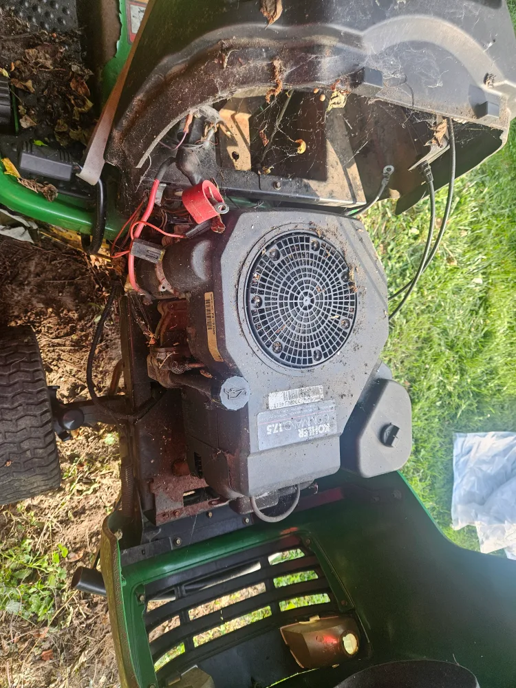 John Deere L110 Riding Lawn Mower image indicator(4)