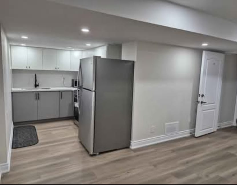 one  bedroom ,hall & kitchen basement apartment for rent - photo 2
