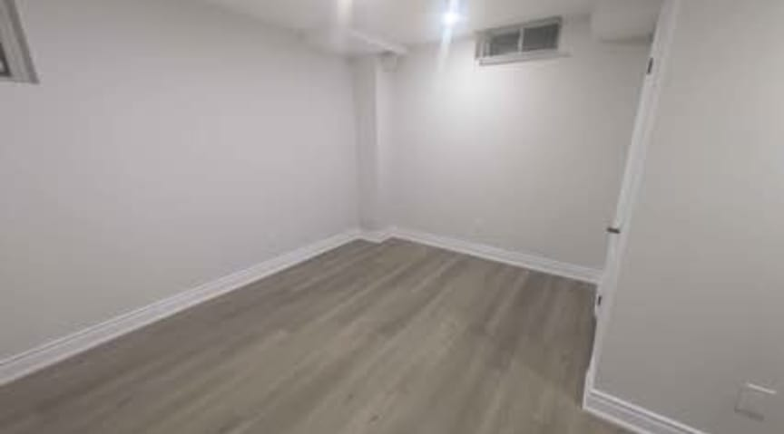 one  bedroom ,hall & kitchen basement apartment for rent - photo 3