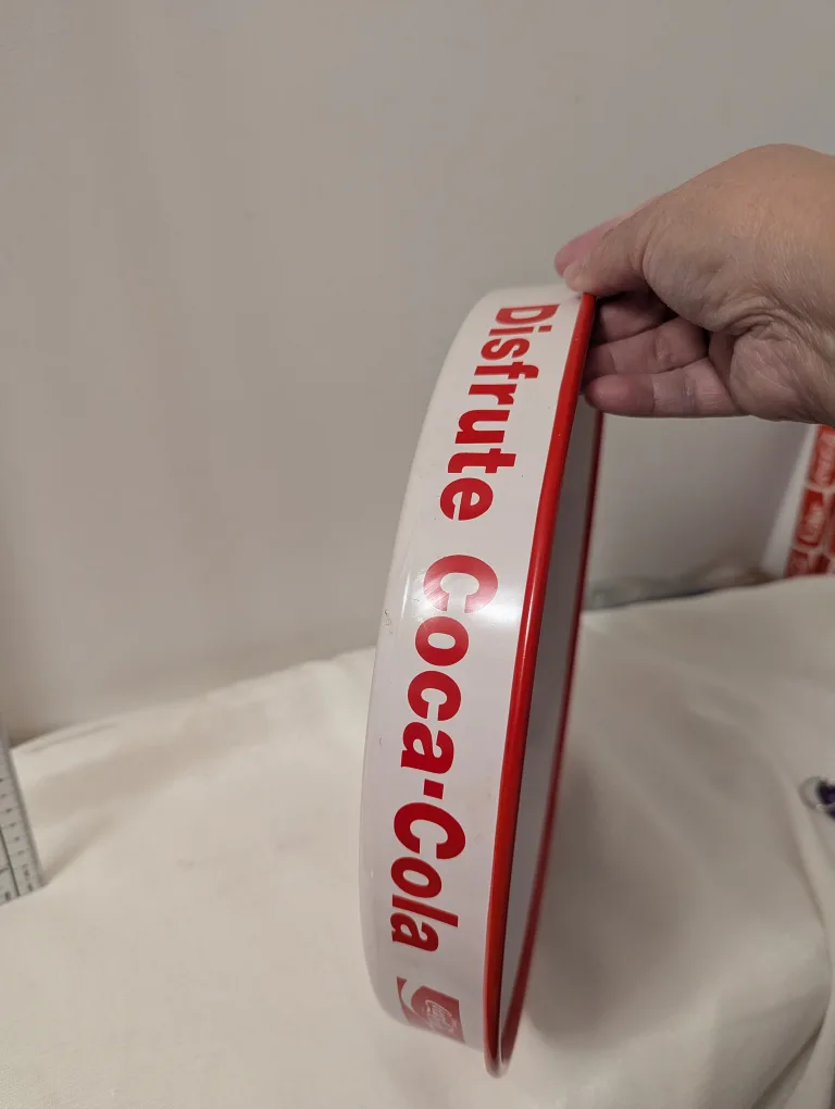 Vintage 1973 Mexican Coca-Cola Serving Tray image indicator(4)