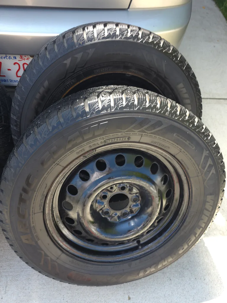 Arctic Claw Winter Tires on Rims - Set of 4 235/65r 17 image indicator(2)