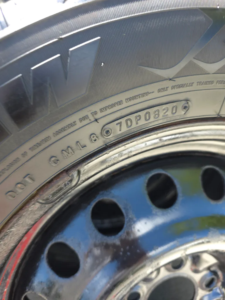 Arctic Claw Winter Tires on Rims - Set of 4 235/65r 17 image indicator(3)