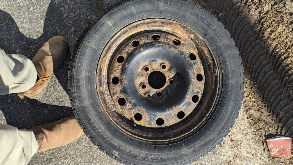 Winter Claw EXT Extreme 215/60R16 Tires thumbnail