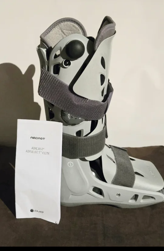 Aircast Airselect Elite Walker Boot - Medium thumbnail