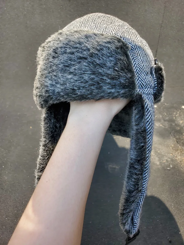 Grey trapper hat with faux fur lining image indicator(3)