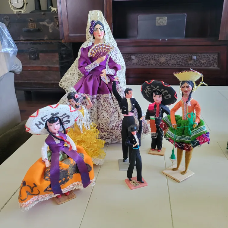 Vintage International Costume Dolls image indicator(6)