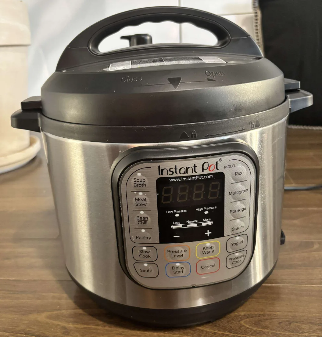 Instant Pot DUO Electric Pressure Cooker thumbnail