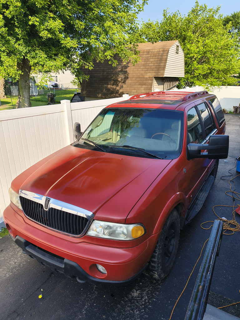 Lincoln Navigator SUV - photo 2