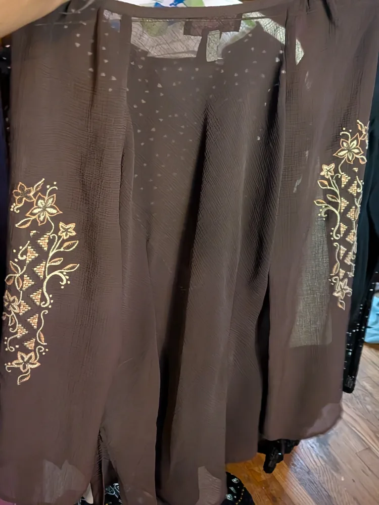 Bandolino Brown Embroidered Blouse - Size 8 ❤️ image indicator(3)