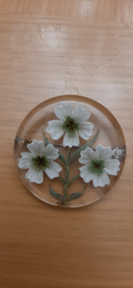 Vintage Reversed Carved Flower Pin Brooch - photo 2