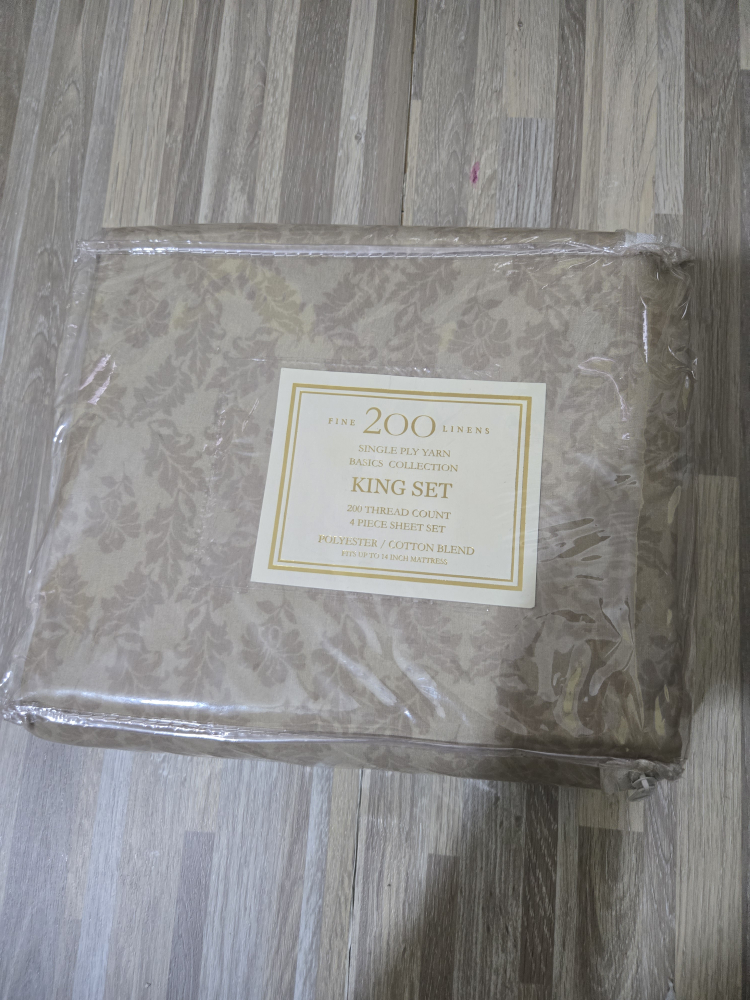 Fine 200 Linens King Size Sheet Set - New