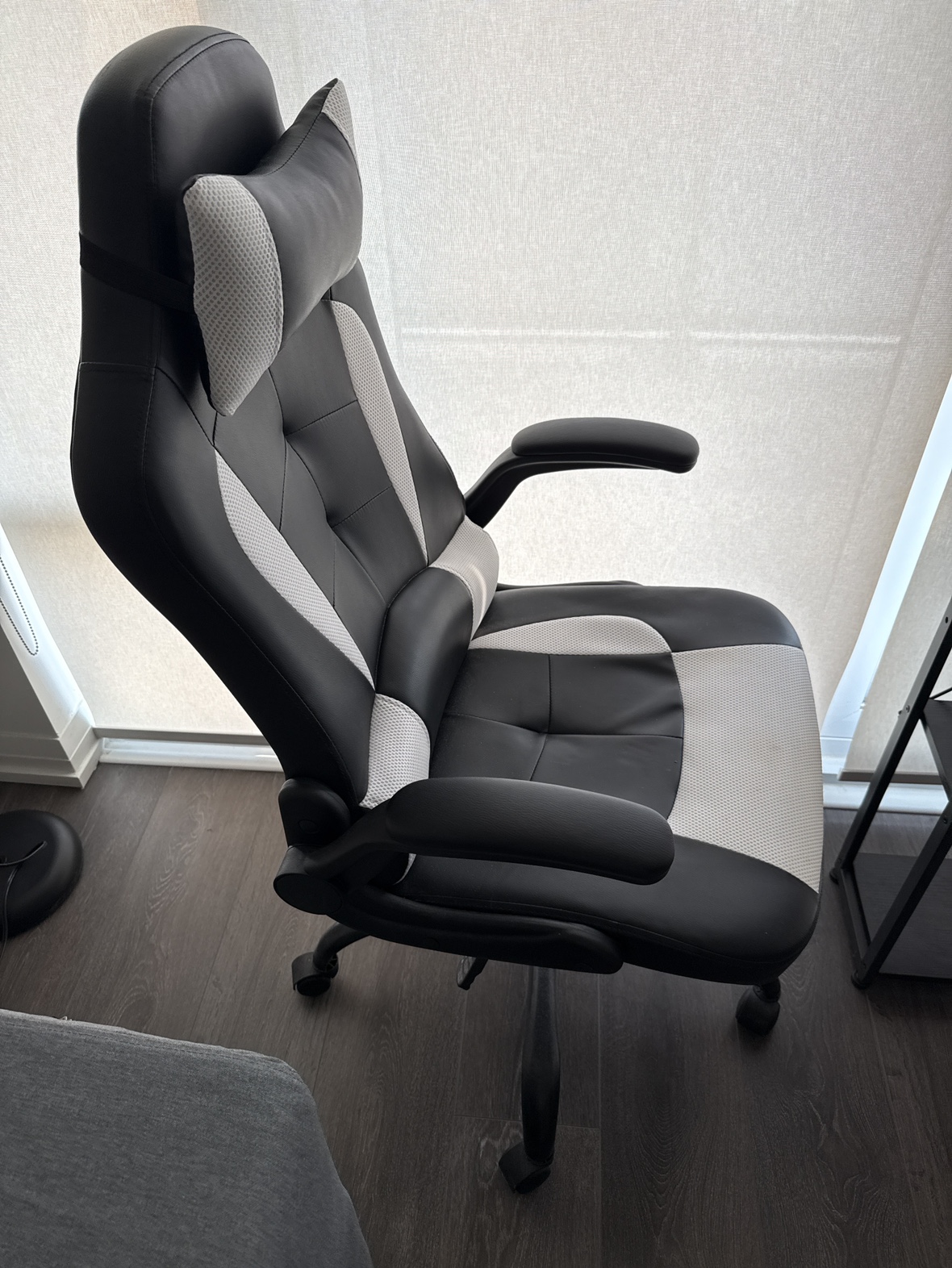 Black & White Gaming Chair (pick up only) - photo 2