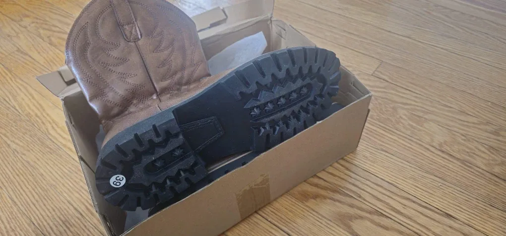 Timberland Boot size UK 7 & Brown Full Boot size 39 image indicator(4)