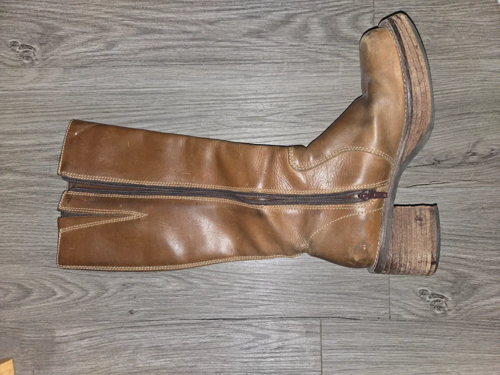 Skechers Brown Leather Platform Boots - Size 6.5 image indicator(3)