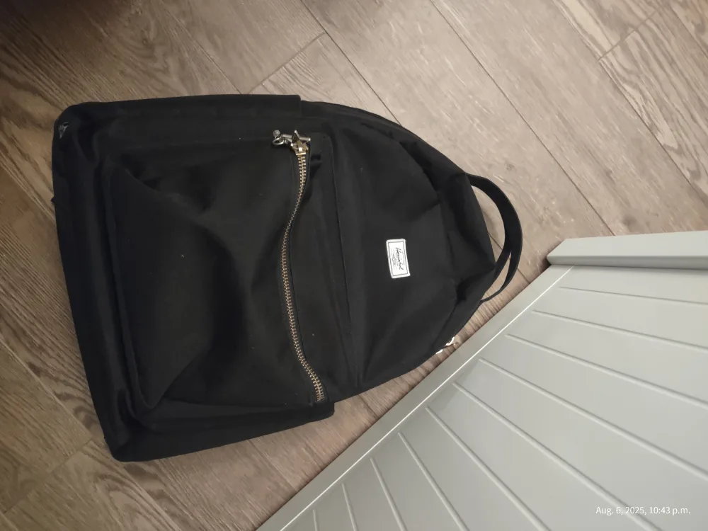 Herschel Black Backpack image indicator(3)