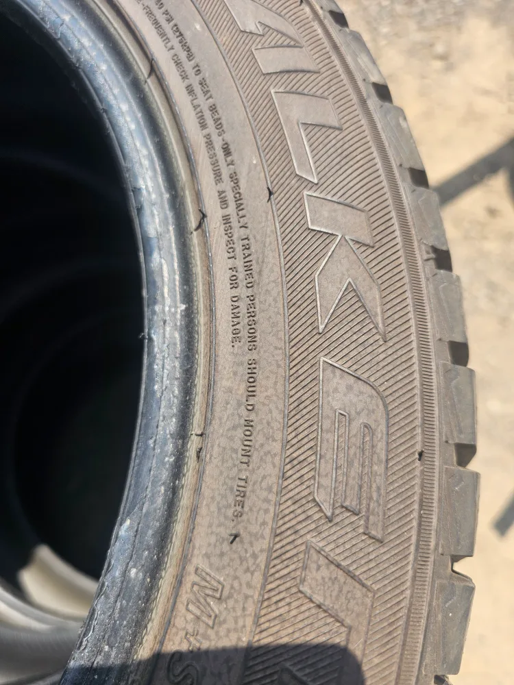 Falken Espia 225/50R17 Winter Tires image indicator(3)