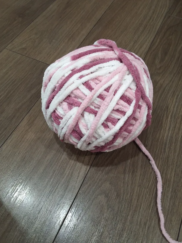 Pink, White & Purple Yarn Ball image indicator(5)