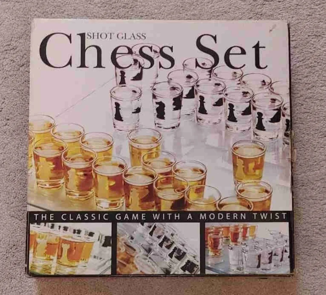 Glass Chess Set thumbnail