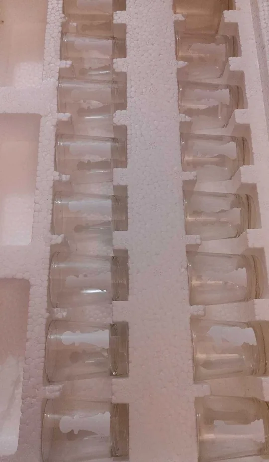 Glass Chess Set image indicator(2)