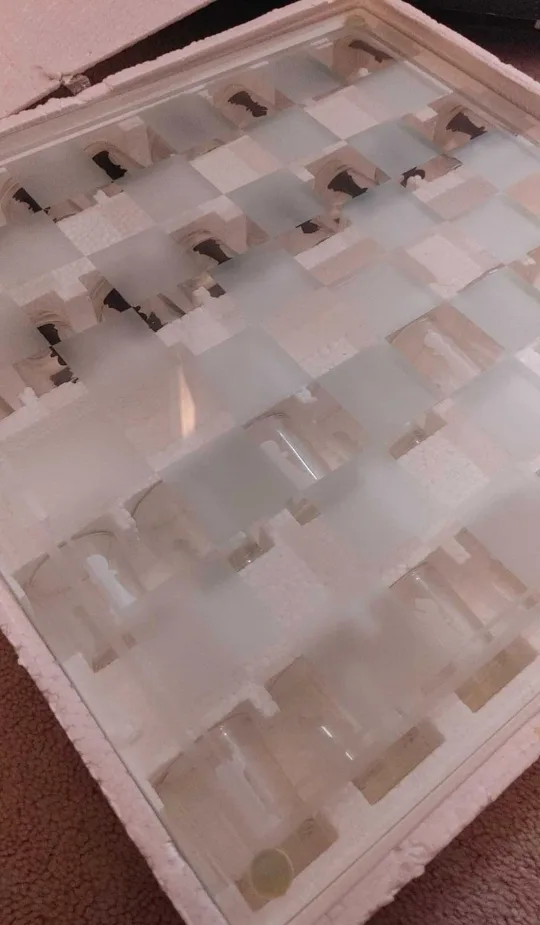 Glass Chess Set image indicator(4)