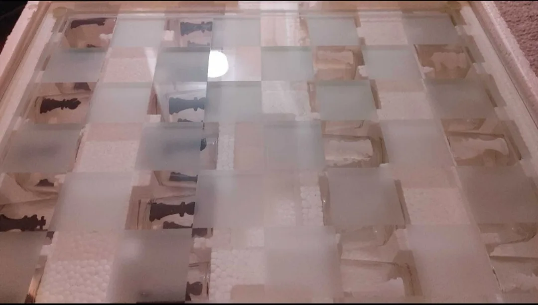 Glass Chess Set image indicator(5)