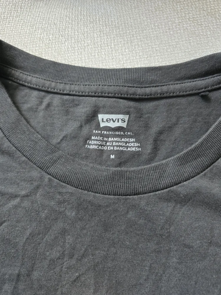 Levi's Strawberry Cropped Jordie Tee - Size M image indicator(2)