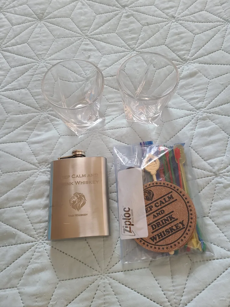 Whiskey Gift Set with Flask & Glasses thumbnail