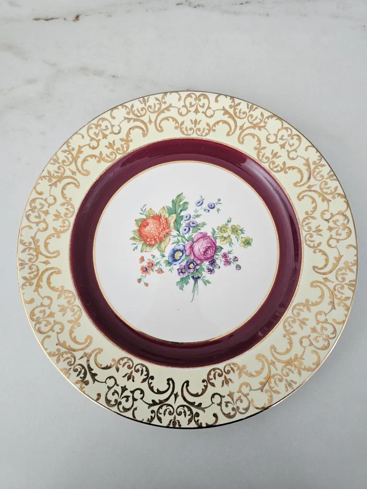 H&K Tunstall 11" Plate - Floral Design Gold Rimmed thumbnail