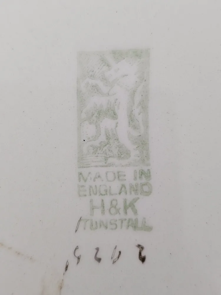 H&K Tunstall 11" Plate - Floral Design Gold Rimmed image indicator(3)