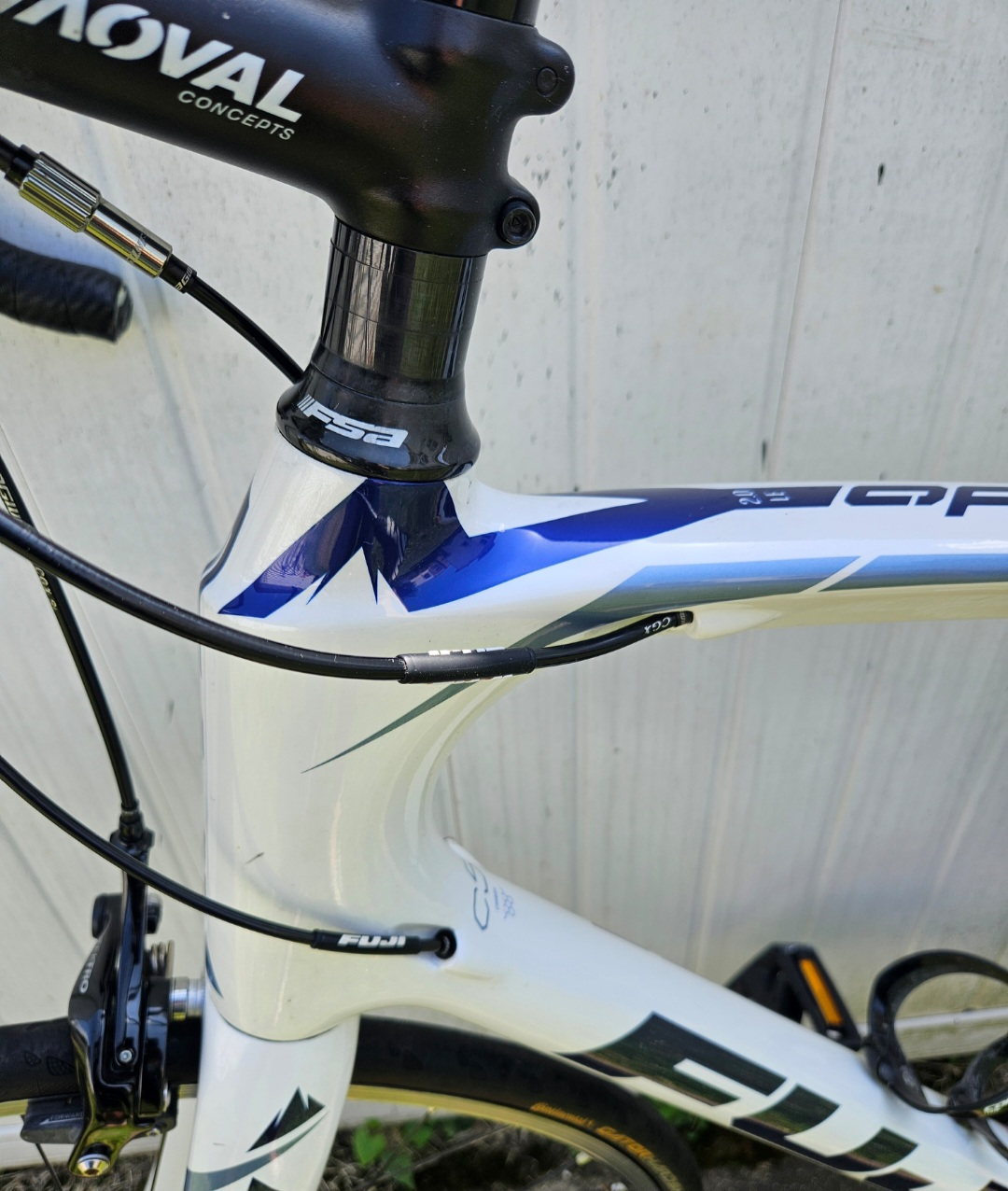 Fuji Granfondo 2.0 LE carbon road bike - photo 2