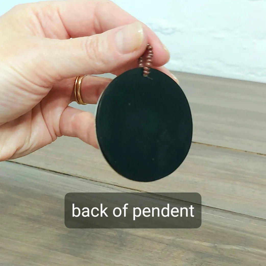 trade or $1! 🛍 large sized shell pendant with resin image indicator(5)