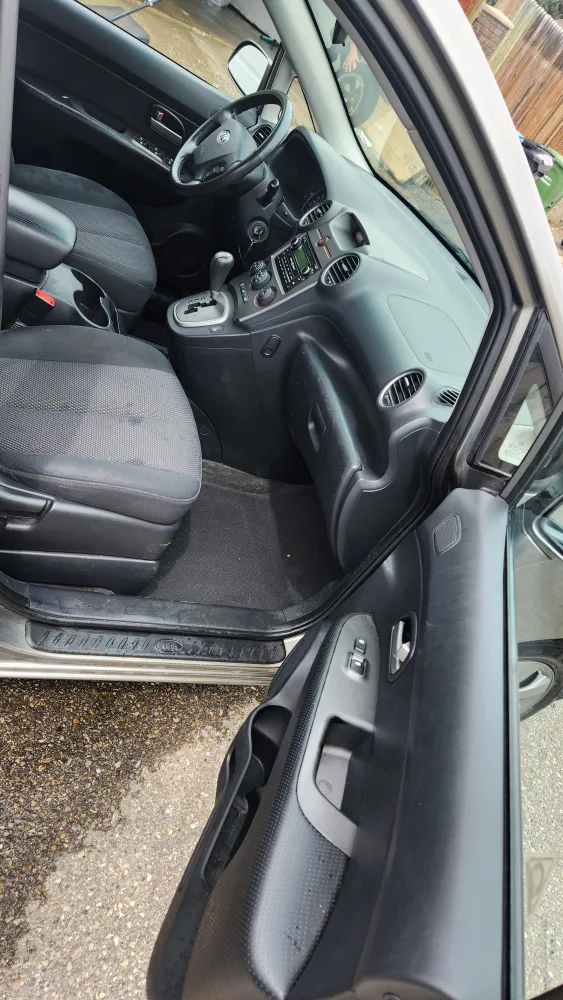 Kia Rondo Wagon - Great Condition! image indicator(4)