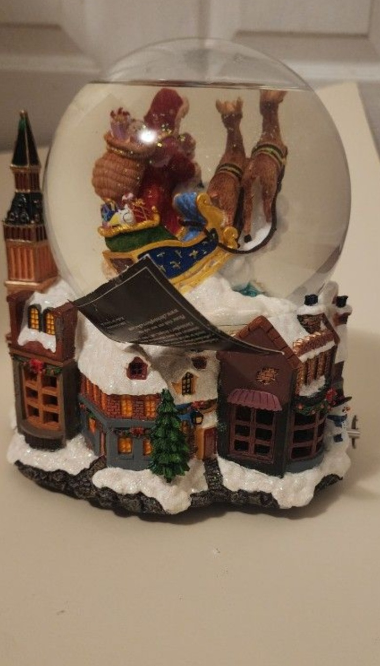 Santa's Sleigh Snow Globe