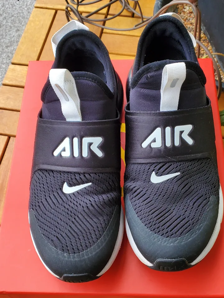 Nike Air Max 270 React Youth Size 6Y thumbnail