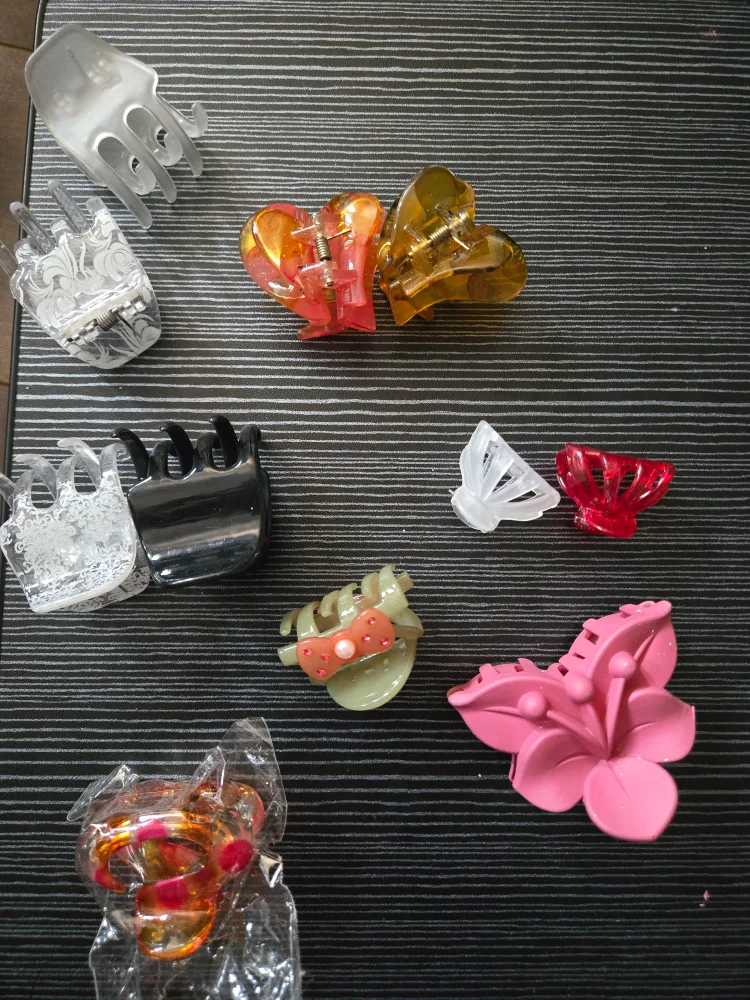 Assorted Hair Claw Clips thumbnail