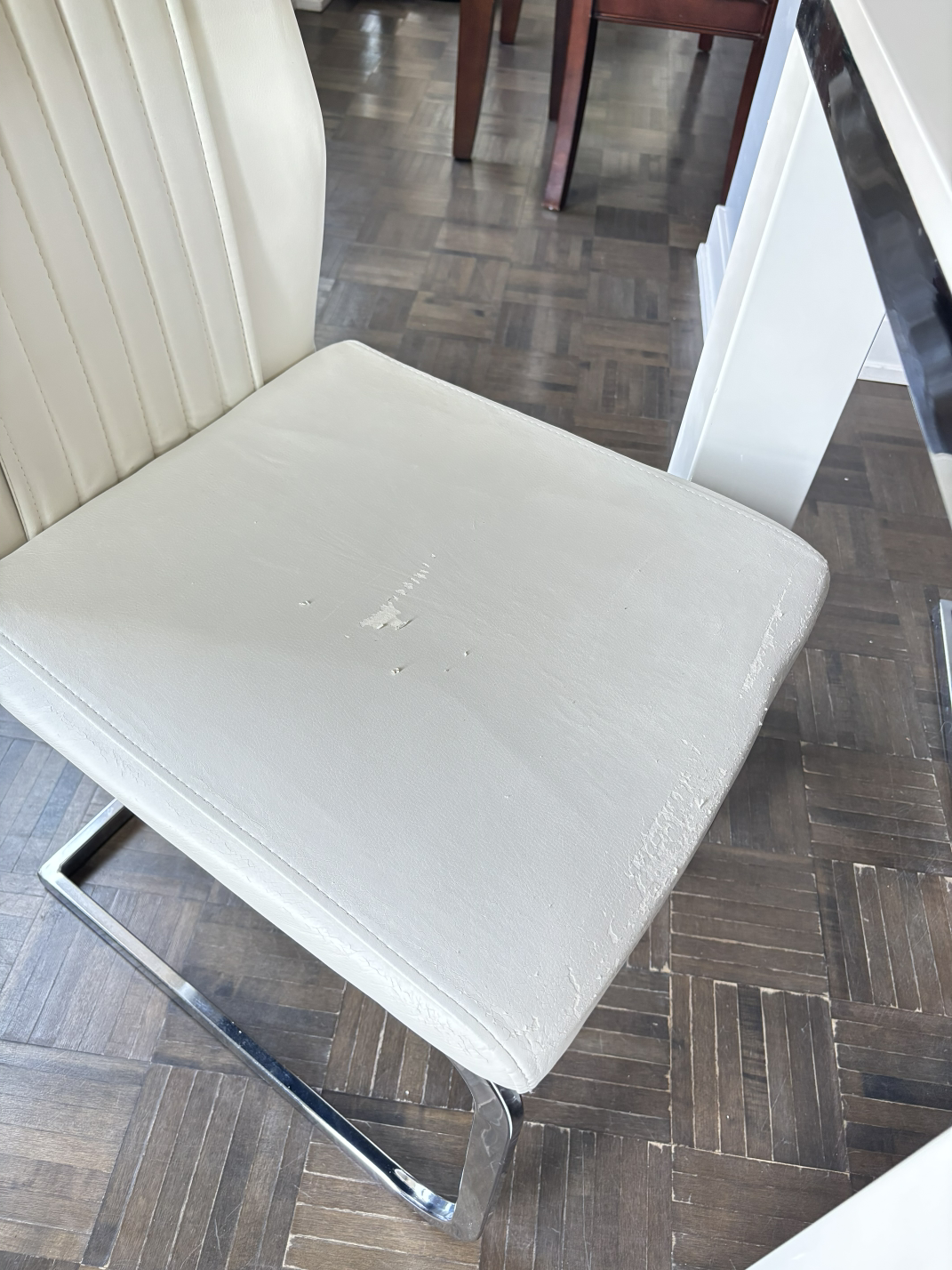 Dining Table with 4 White Leather Chairs - photo 4