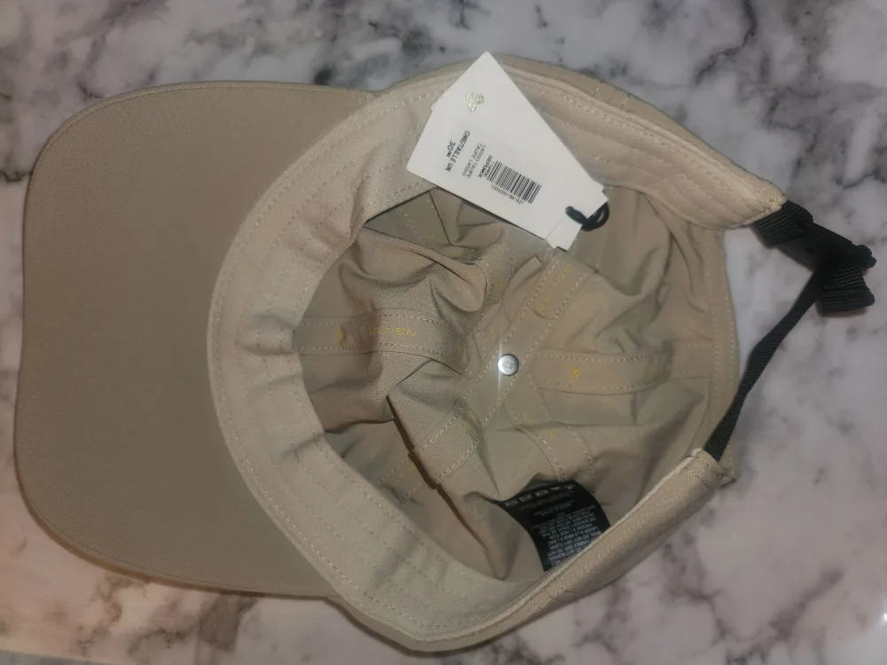 BNWT-Aritzia MoveTech Defense Cap image indicator(7)