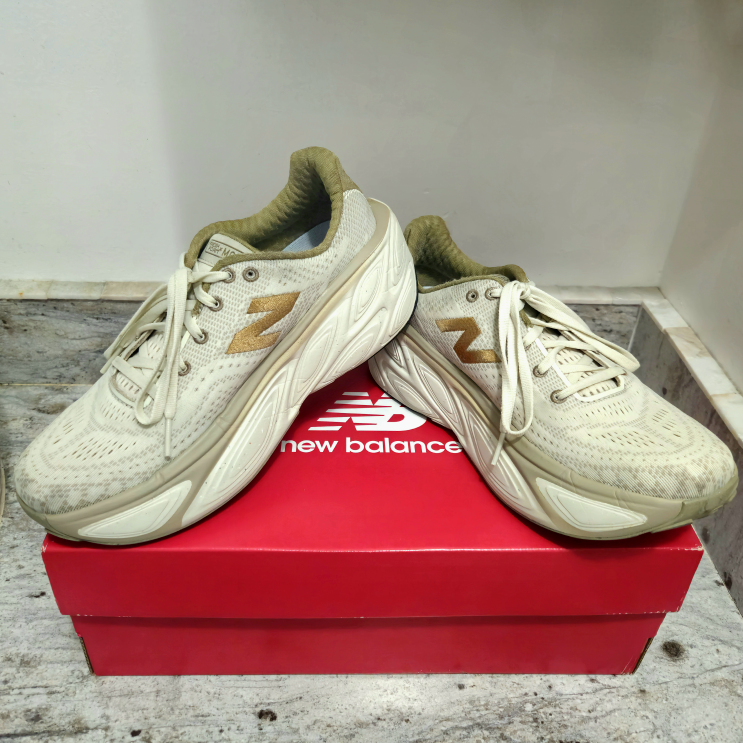 New Balance More v5 | Like New | Size 8 Men's