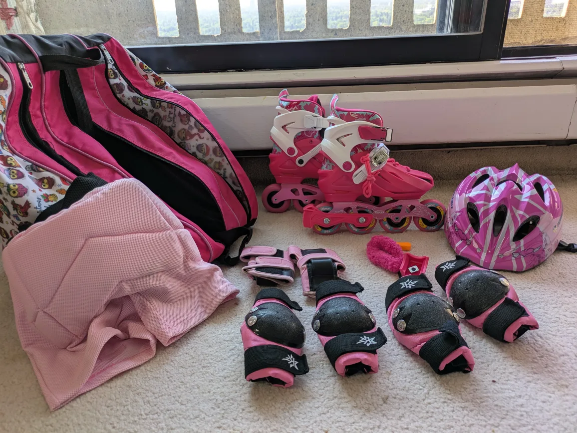 Pink Rollerblade Set with Bag & Pads image indicator(2)