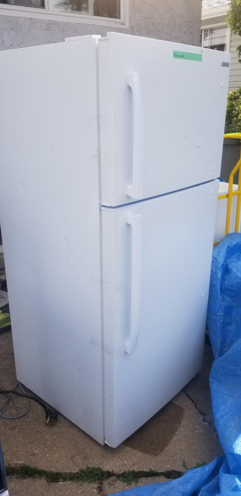 White Top Freezer Refrigerator - photo 3