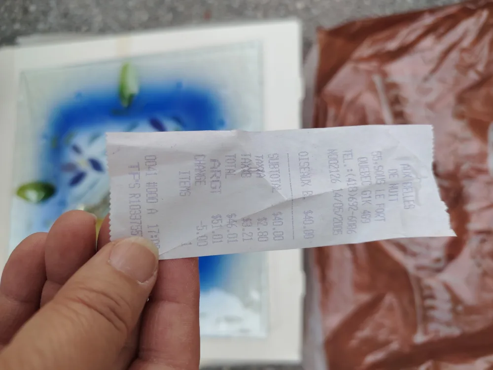 Petit Champlain Glass Clock image indicator(3)