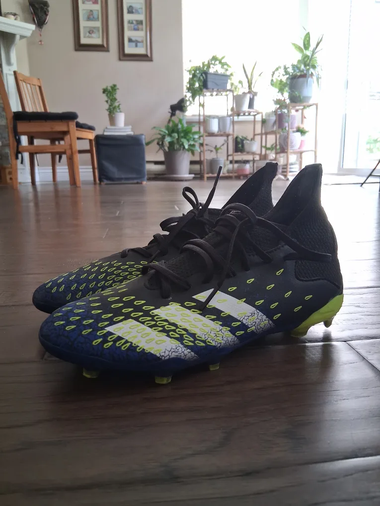 Adidas Predator Freak.3 Youth Soccer Cleats (size 6) image indicator(3)