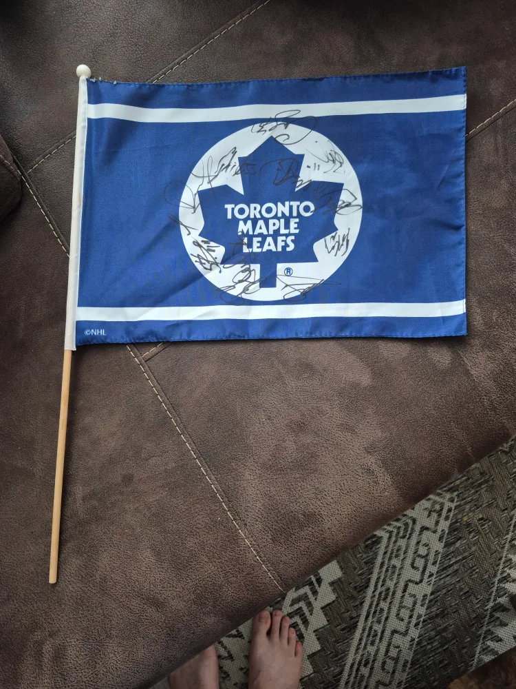 Toronto Maple Leafs Signed Flag thumbnail