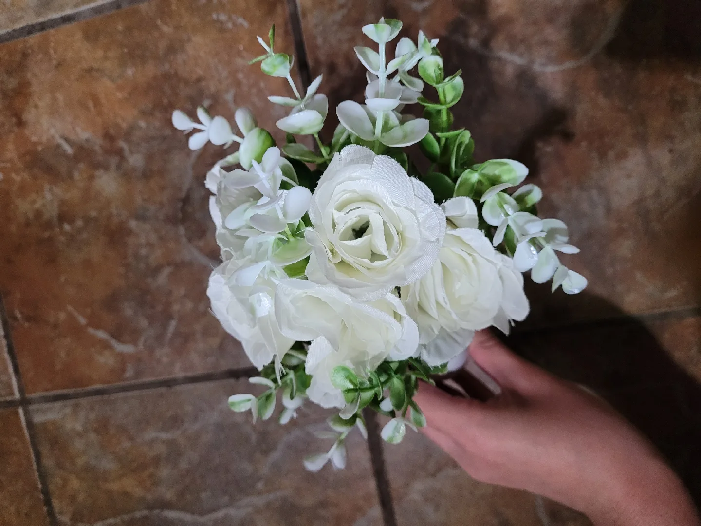 White Artificial Floral Arrangement in Donut Vase image indicator(3)