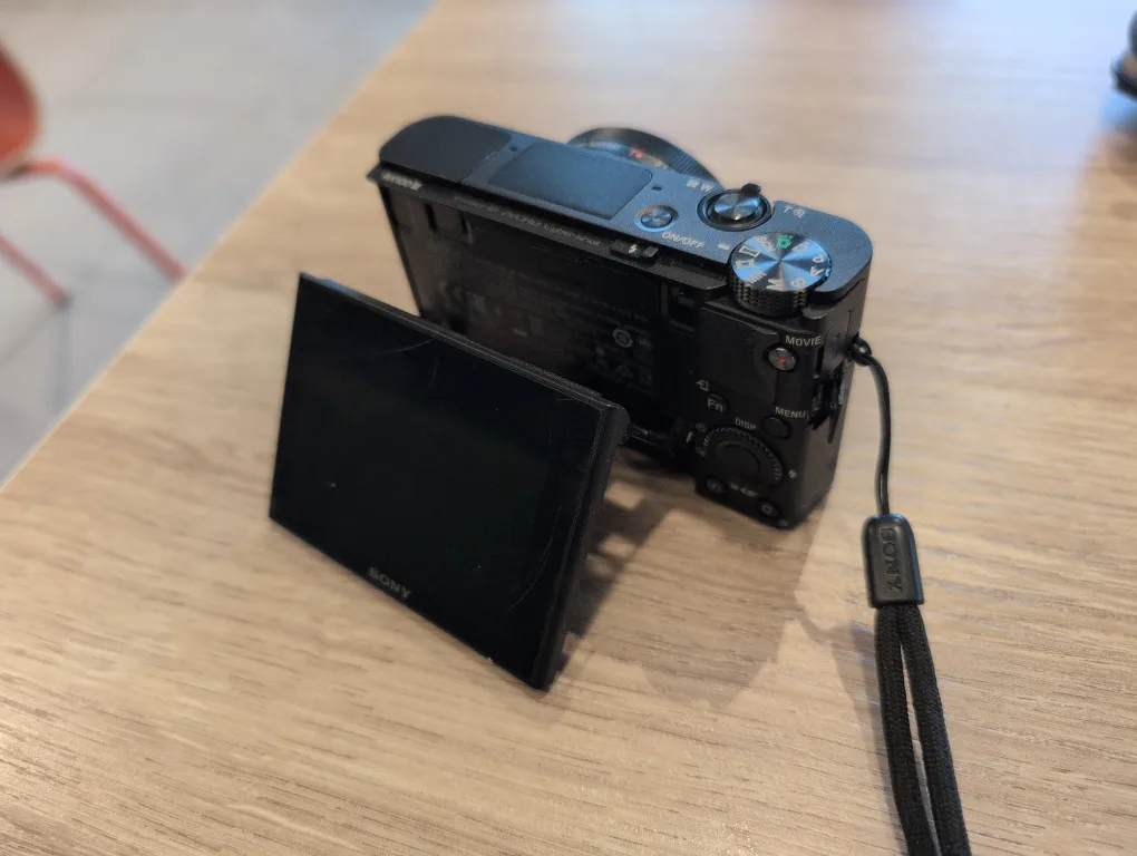 Sony RX100 III Cyber-shot Digital Camera image indicator(4)