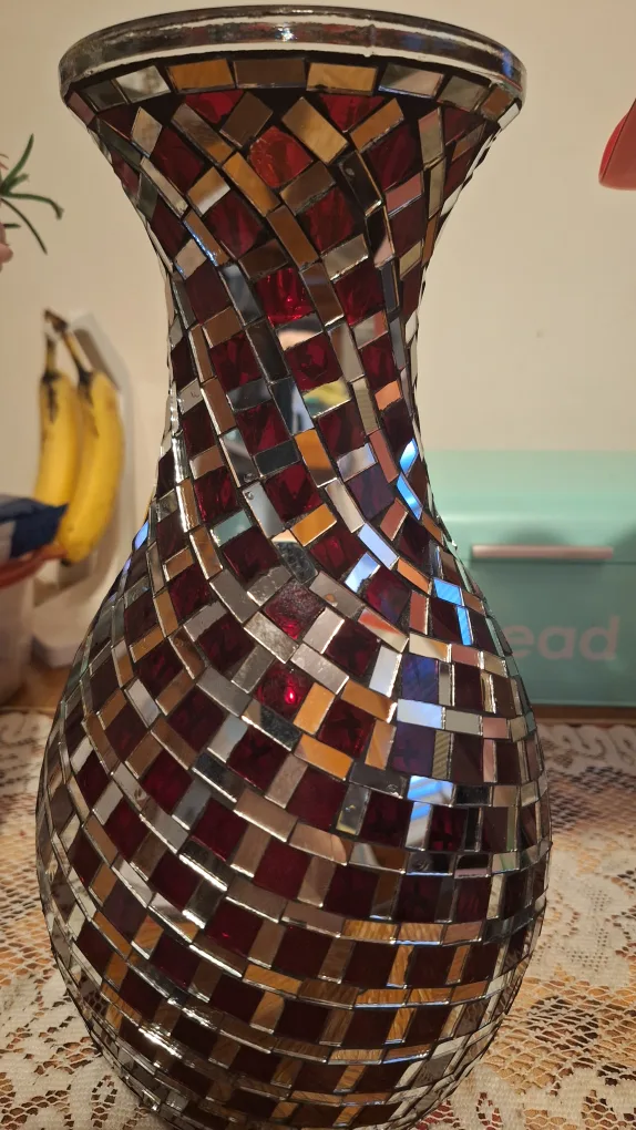 Beautiful Vase for sale..pickup And Cash Only image indicator(2)