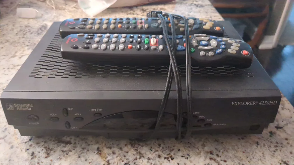 Scientific Atlanta Explorer 4250HD Cable Box thumbnail