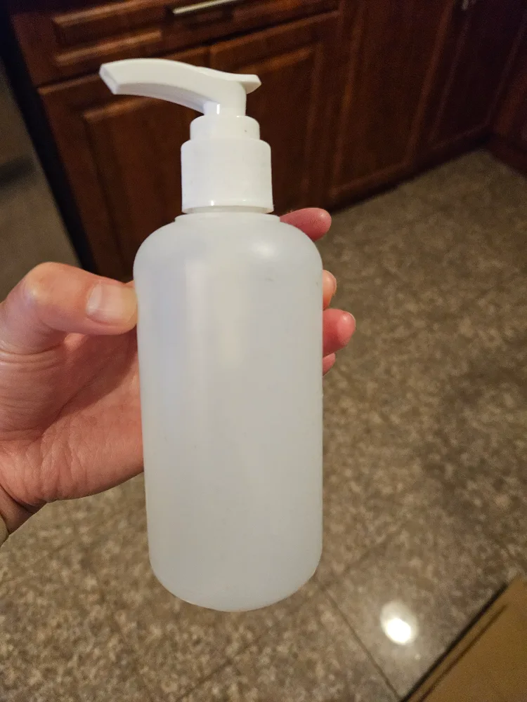 White Plastic Pump Bottle 🧡 thumbnail