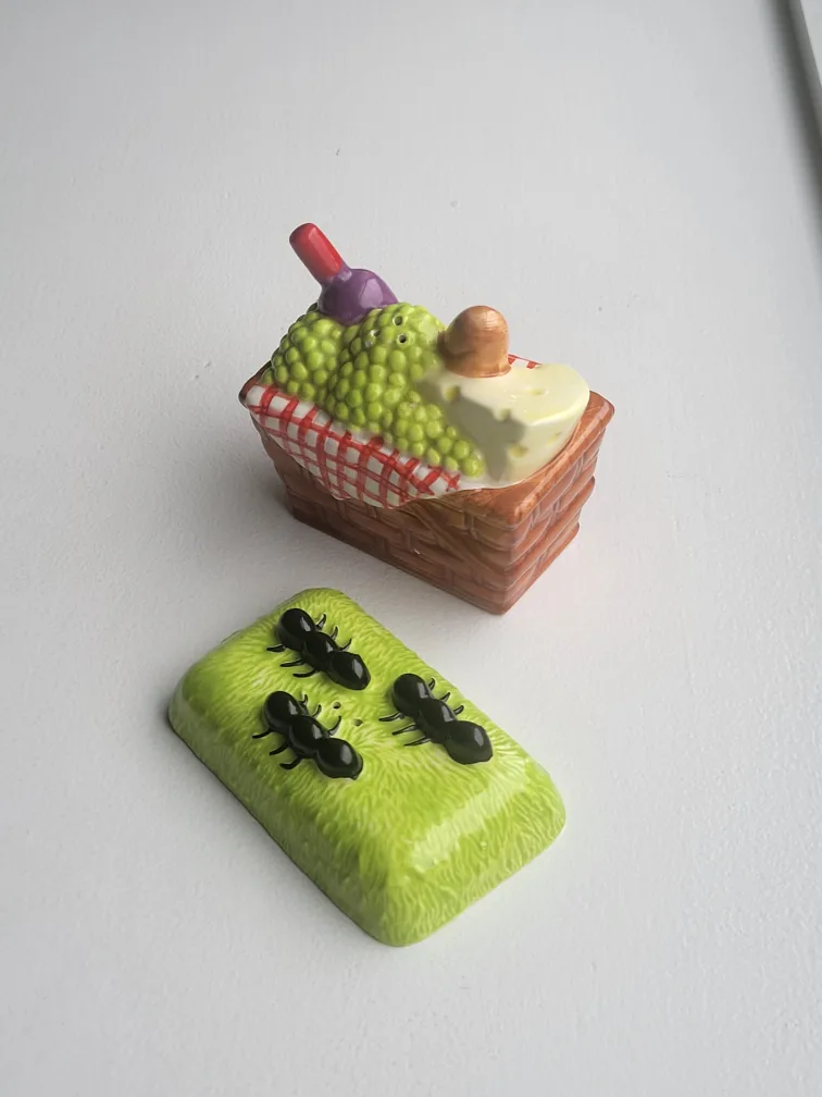 Figi Picnic Basket Salt and Pepper Shaker Set thumbnail